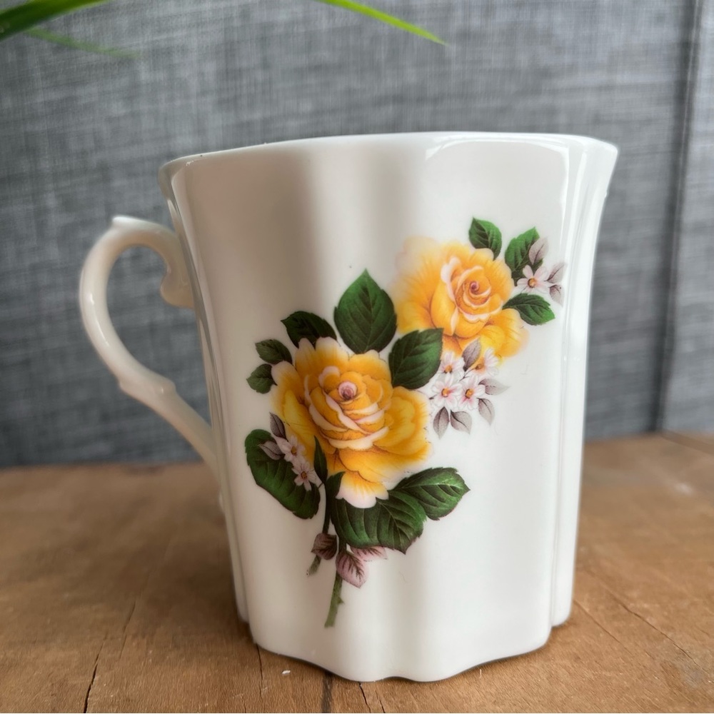 Vintage Royal Grafton Bone China Tea Coffee Mug Cup Yellow Roses Made in England